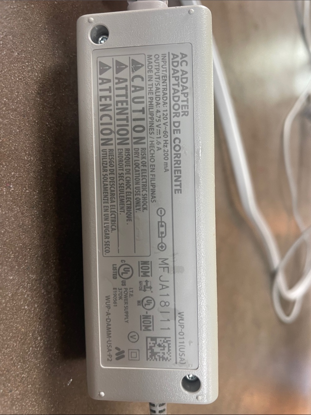 Nintendo Power Adapter with Embossed Logo - Picture 2 of 3